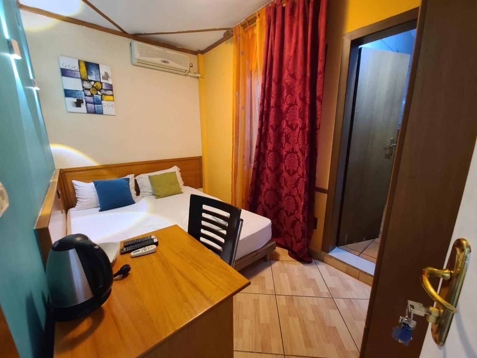 Quick Stop Hotel Tiran Dış mekan fotoğraf